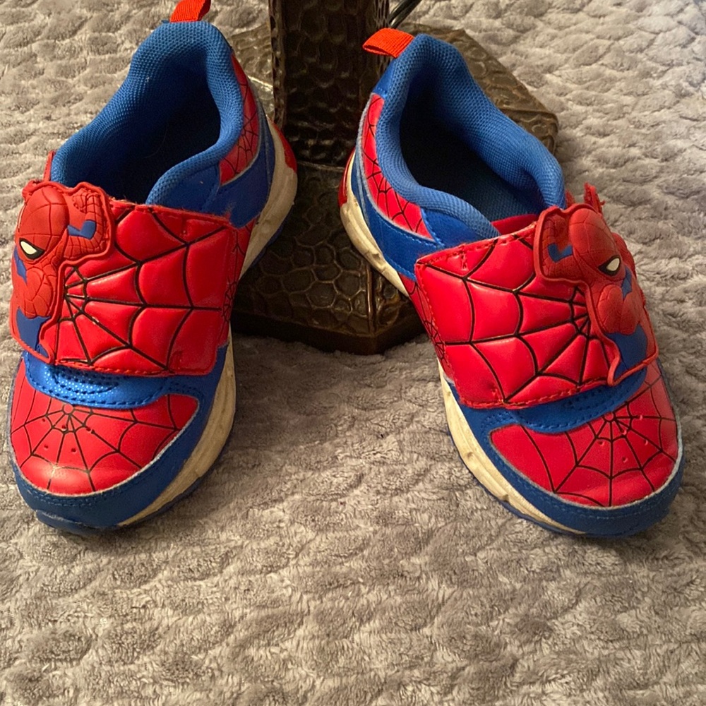 Marvel Spider-Man Light up Kids 9 Sneakers